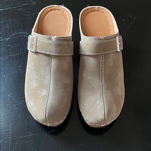 Stylish Tan Clogs